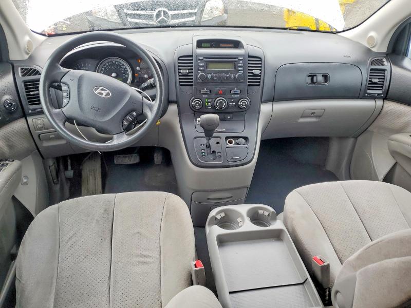 2008 Hyundai Entourage VIN KNDMC233086045507 COPART salvage auction — MINOR DENT/SCRATCHES, Vt - Certificate Of Title, sold $1,700 on 2026-07-24 (photo 8)