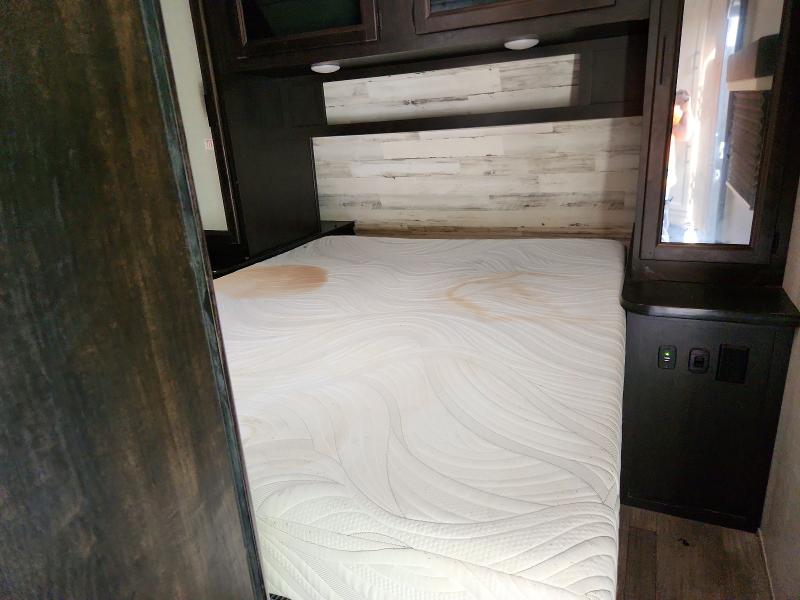 2022 Jayco Jay feather VIN 1UJBJ0BN2N1J60204 COPART salvage auction — REAR END, TX - SALVAGE VEHICLE TITLE, sold $80 on 2026-07-30 (photo 5)