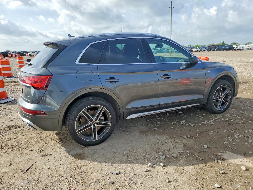 2025 Audi Q5 VIN WA1E2AFY7S2015535 COPART salvage auction — WATER/FLOOD, Tx - Salvage Title-Flood Damage, sold $14,200 on 2026-07-09 (photo 3)