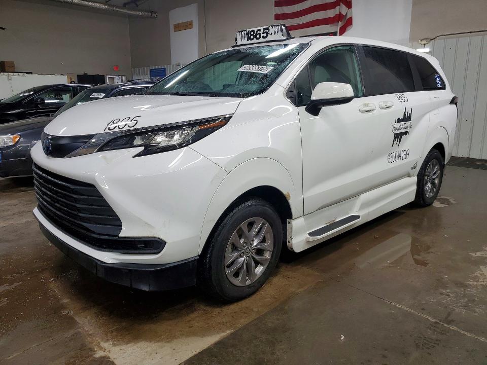 2023 Toyota Sienna VIN 5TDKSKFCXPS086425 COPART salvage auction — WATER/FLOOD, Il - Salvage Cert-Flood, sold $10,200 on 2026-07-14 (photo 1)