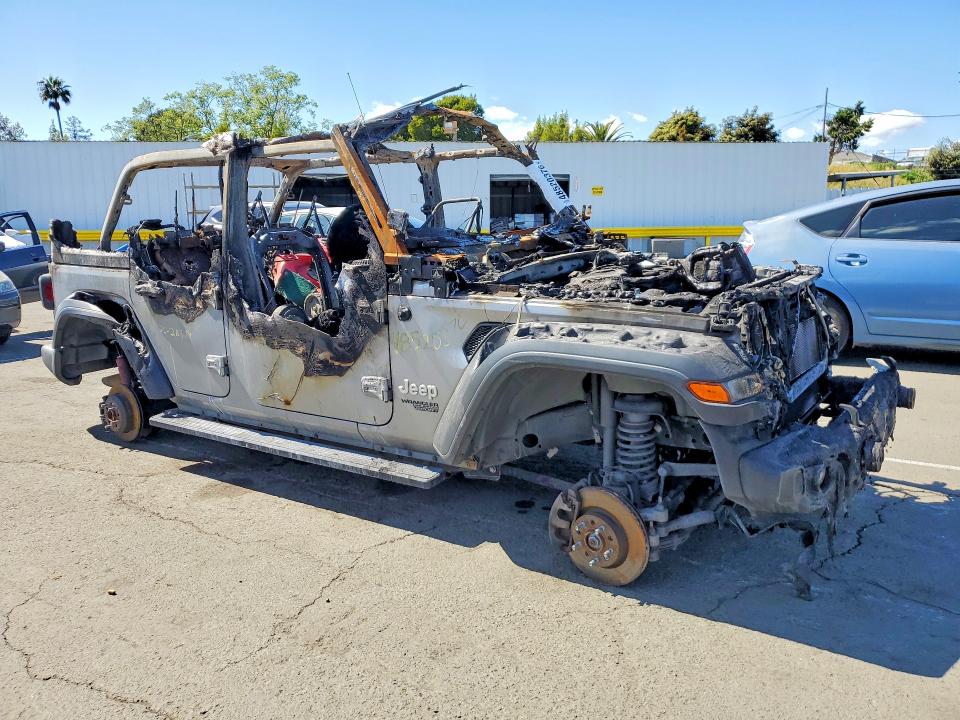 2018 Jeep Wrangler / VIN 1C4HJXDN1JW252580 COPART salvage auction — BURN, Ca - Non-Repairable Vehicle Cert, sold $800 on 2026-07-10 (photo 4)