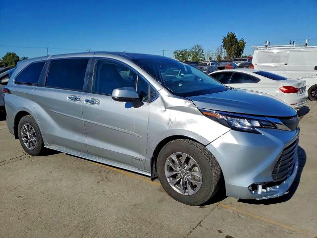 2021 Toyota Sienna VIN 5TDYRKEC2MS029736 COPART salvage auction — FRONT END, Oh - Dis/Dlr/Exp Only Salvage Title, sold $11,300 on 2026-07-29 (photo 4)