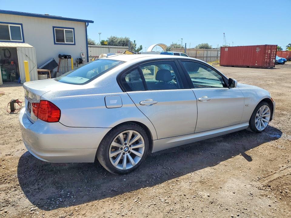 2011 BMW 3er VIN WBAPH7C51BE852223 COPART salvage auction — NORMAL WEAR, Hi - Cert Of Title-Repossession, sold $850 on 2026-07-20 (photo 3)