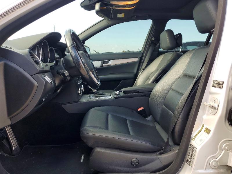 2012 Mercedes-benz C-klasse VIN WDDGF4HB1CR236222 COPART salvage auction — REAR END, Fl - Cert Of Title Slvg Rebuildable, sold $650 on 2026-08-03 (photo 7)