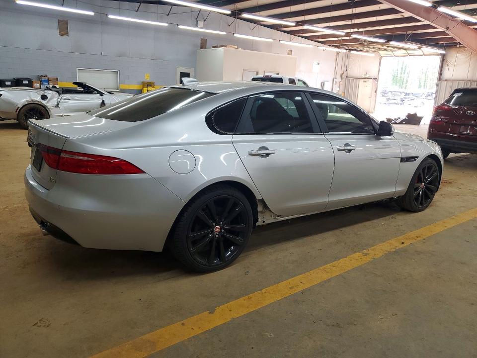 2018 Jaguar Xf VIN SAJBG4FV9JCY67218 COPART salvage auction — NORMAL WEAR, Sc - Dealer Only Clean Title (P), sold $7,400 on 2026-07-29 (photo 3)