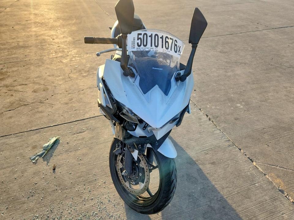2024 Kawasaki Zx VIN ML5EXGG13RDA25230 COPART salvage auction — FRONT END, Tx - Certificate Of Title, sold $125 on 2026-07-30 (photo 2)
