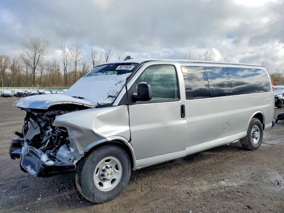 2025 Chevrolet Express VIN 1GAZGNFP1S1262331 — COPART salvage auction photo