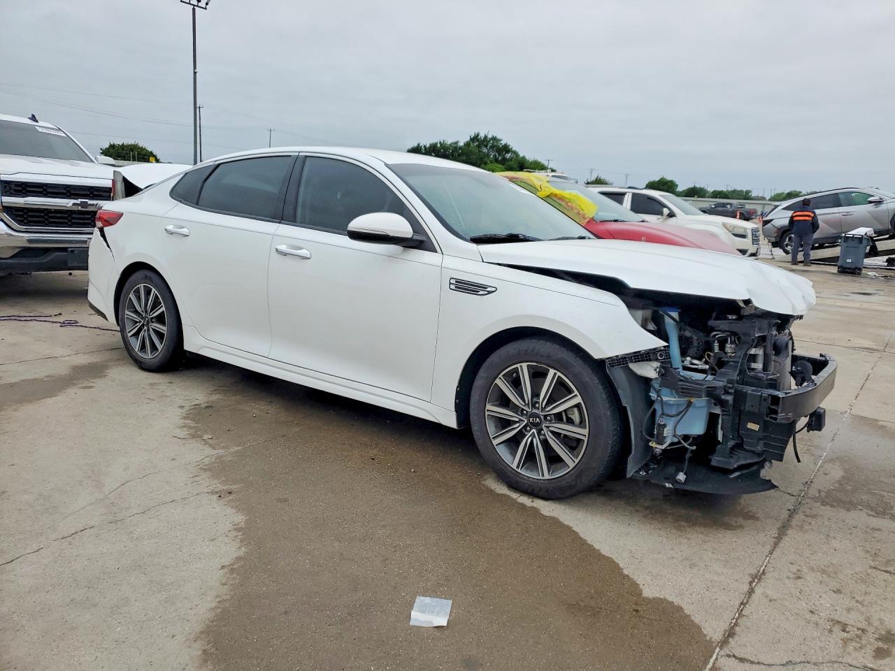 2020 Kia Optima VIN 5XXGU4L17LG417875 COPART salvage auction — Front End, TX - SALVAGE VEHICLE TITLE, sold $2,700 on 2026-06-25 (photo 4)