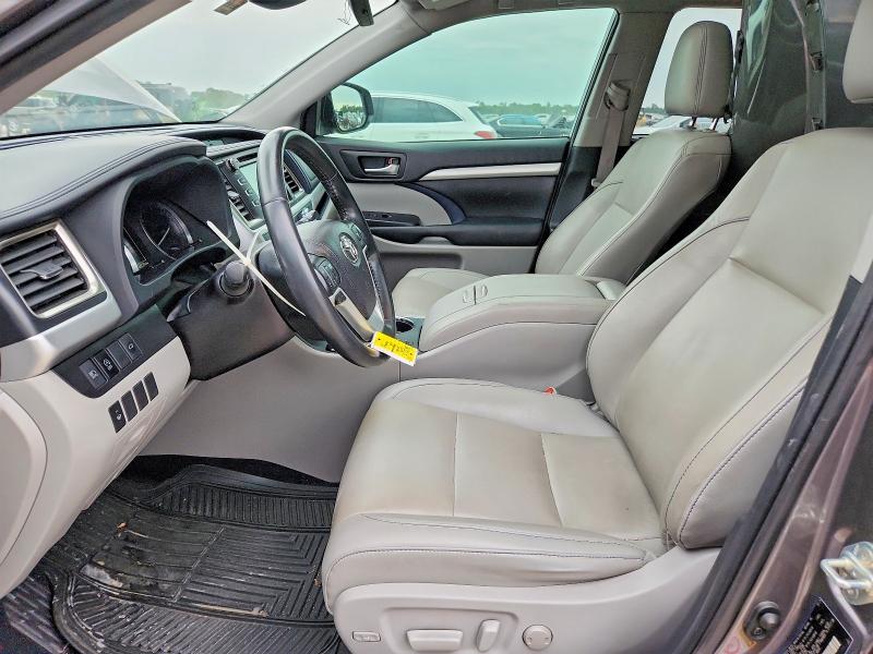 2019 Toyota Highlander VIN 5TDKZRFH3KS569537 COPART salvage auction — FRONT END, TX - SALVAGE VEHICLE TITLE, sold $8,300 on 2026-07-21 (photo 7)