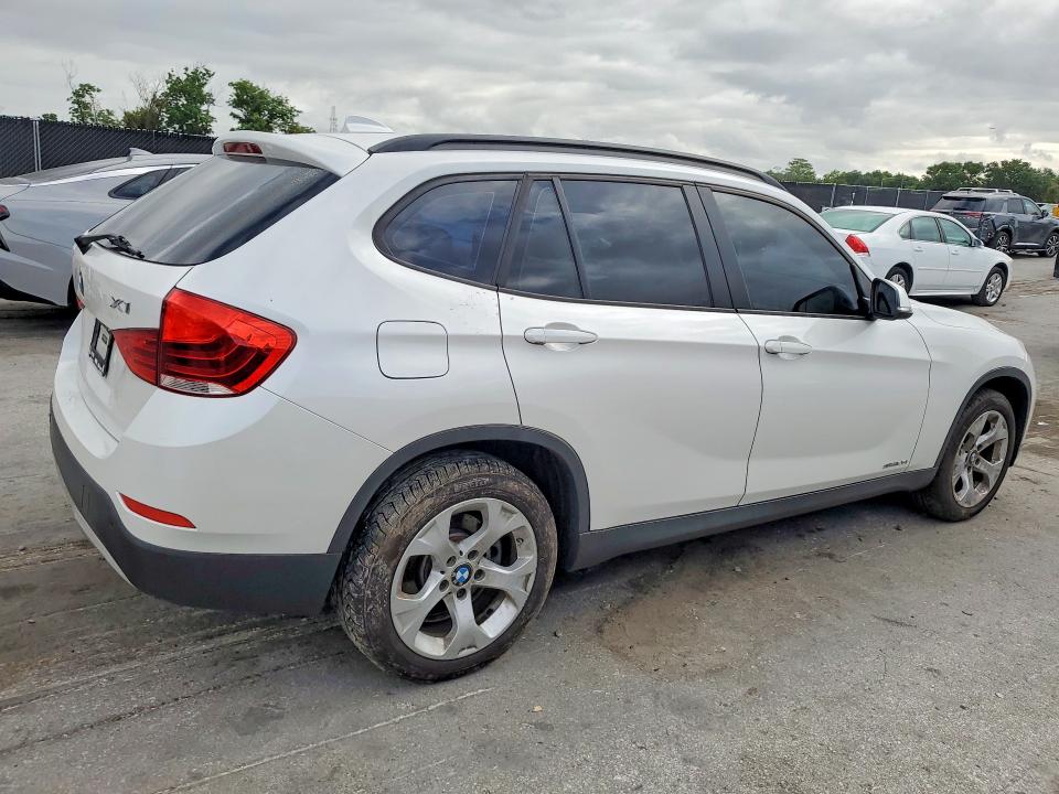 2015 BMW X1 VIN WBAVM1C50FV317762 COPART salvage auction — BURN, FL - CERT OF TITLE SLVG REBUILDABLE, sold $1,100 on 2026-07-02 (photo 3)