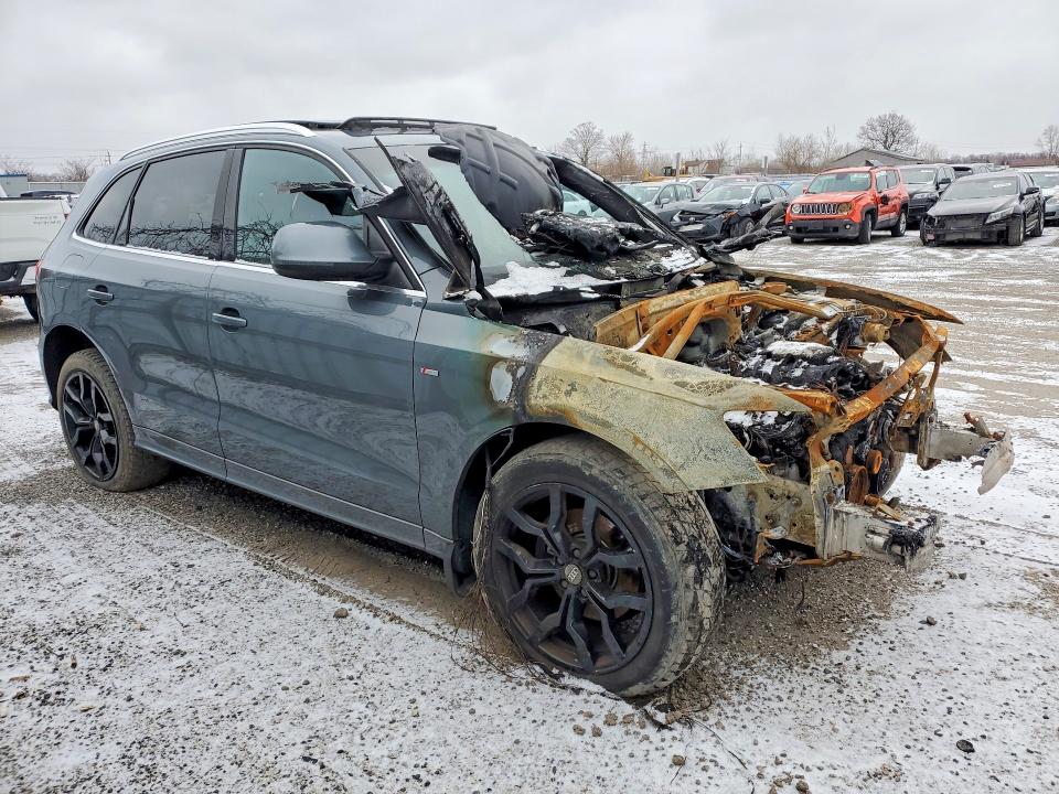 2012 Audi Q5 VIN WA1MKCFP2CA006165 COPART salvage auction — Burn Engine, On - Permit Irrepairable, sold $125 on 2026-07-23 (photo 4)