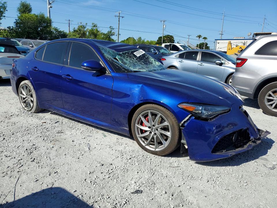 2022 Alfa romeo Giulia VIN ZARFAMAN7N7660498 COPART salvage auction — ROOF, Fl - Certificate Of Destruction, sold $1,000 on 2026-07-28 (photo 4)