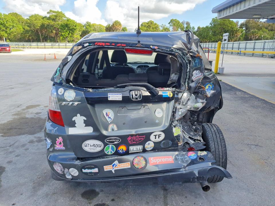 2013 Honda Fit VIN JHMGE8H37DC025803 COPART salvage auction — REAR END, Fl - Cert Of Title Slvg Rebuildable, sold $450 on 2026-07-15 (photo 6)