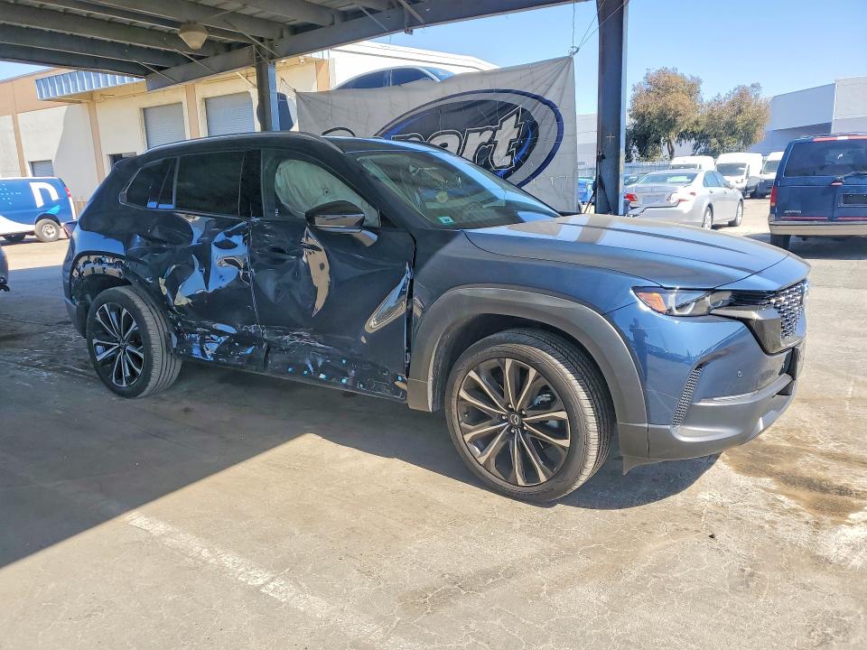2025 Mazda Cx-50 VIN 7MMVABEM5SN317854 COPART salvage auction — SIDE, Salvage Title, sold $11,400 on 2026-07-09 (photo 4)