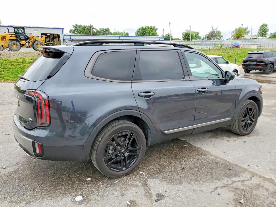 2023 Kia Telluride VIN 5XYP5DGC6PG382112 COPART salvage auction — MINOR DENT/SCRATCHES, MO - CERTIFICATE OF TITLE, sold $32,000 on 2026-07-02 (photo 3)