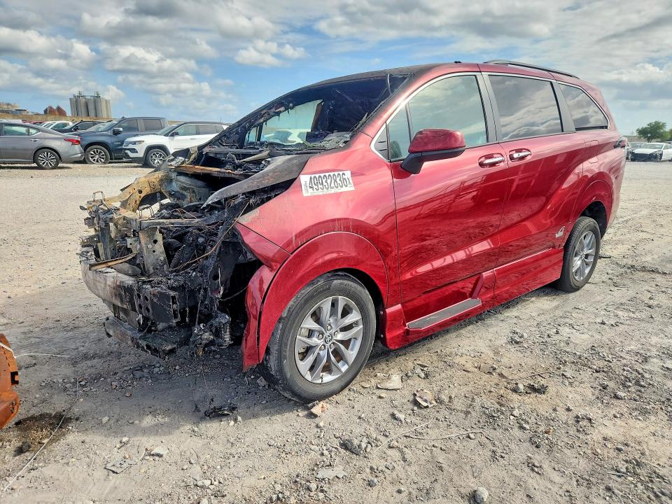 2022 Toyota Sienna VIN 5TDJRKEC2NS091334 COPART salvage auction — BURN, La - Cert Of Title-Salvage, sold $5,000 on 2026-07-29 (photo 1)