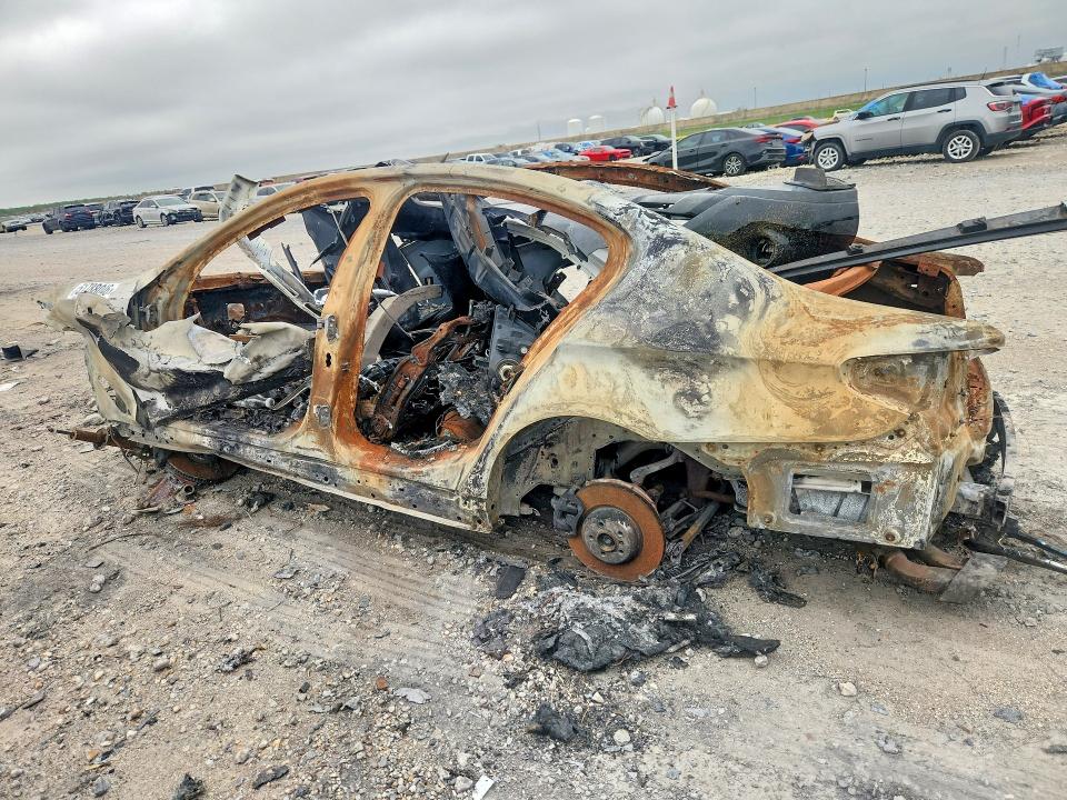 2019 BMW M550i xdrive VIN WBAJB9C56KB287651 COPART salvage auction — INTERIOR BURN, LA - CERT OF TITLE-SALVAGE, sold $70 on 2026-07-29 (photo 2)