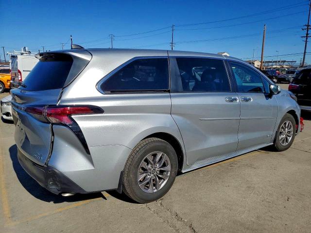 2021 Toyota Sienna VIN 5TDYRKEC2MS029736 COPART salvage auction — FRONT END, Oh - Dis/Dlr/Exp Only Salvage Title, sold $11,300 on 2026-07-29 (photo 3)