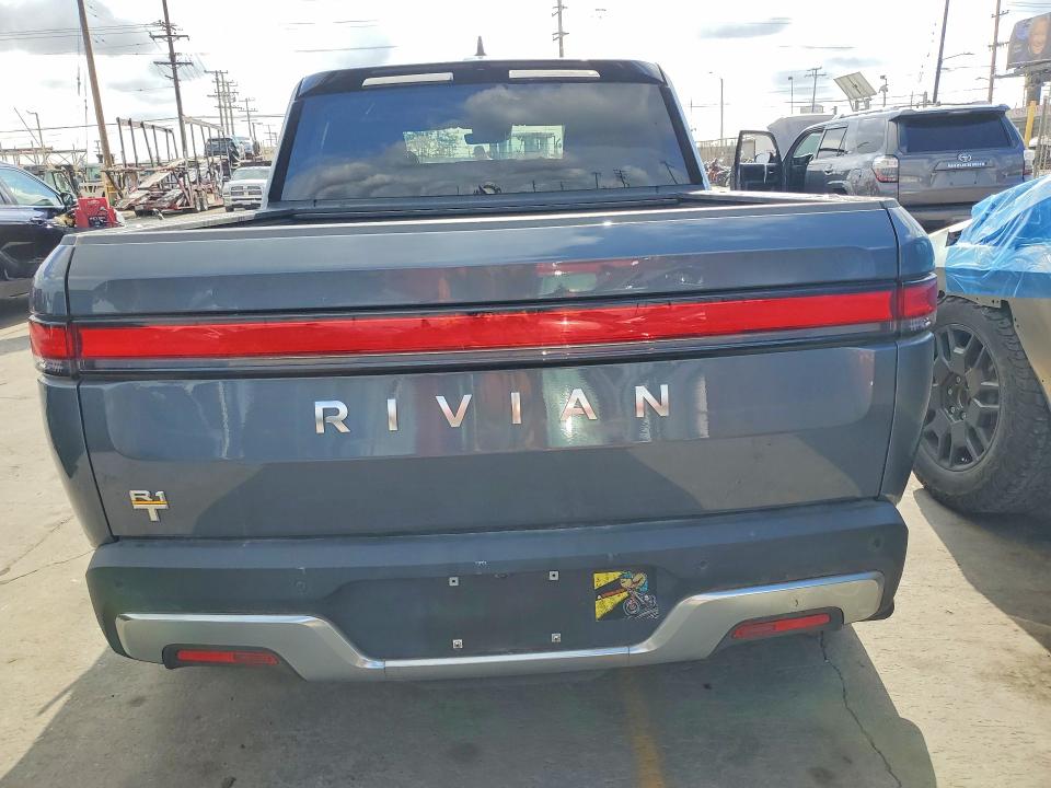 2022 Rivian R1t VIN 7FCTGAAA4NN007706 COPART salvage auction — FRONT END, Il - Dis/Dlr/Exp Only Salvage Title, sold $17,900 on 2026-07-29 (photo 6)