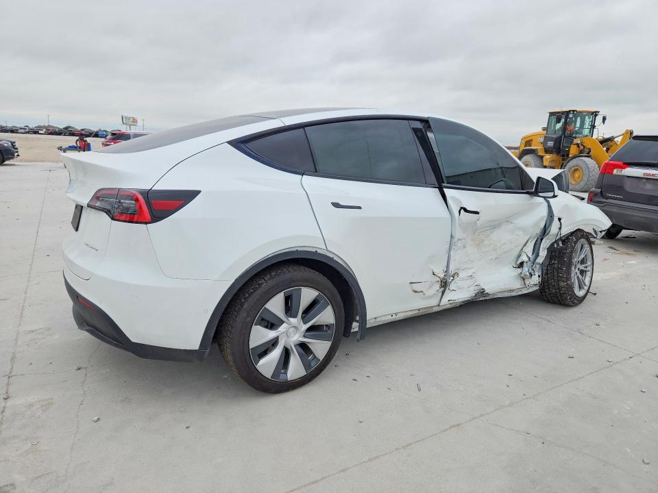 2020 Tesla Model y VIN 5YJYGDEE1LF053998 COPART salvage auction — FRONT END, Tx - Salvage Vehicle Title, sold $6,200 on 2026-07-31 (photo 3)