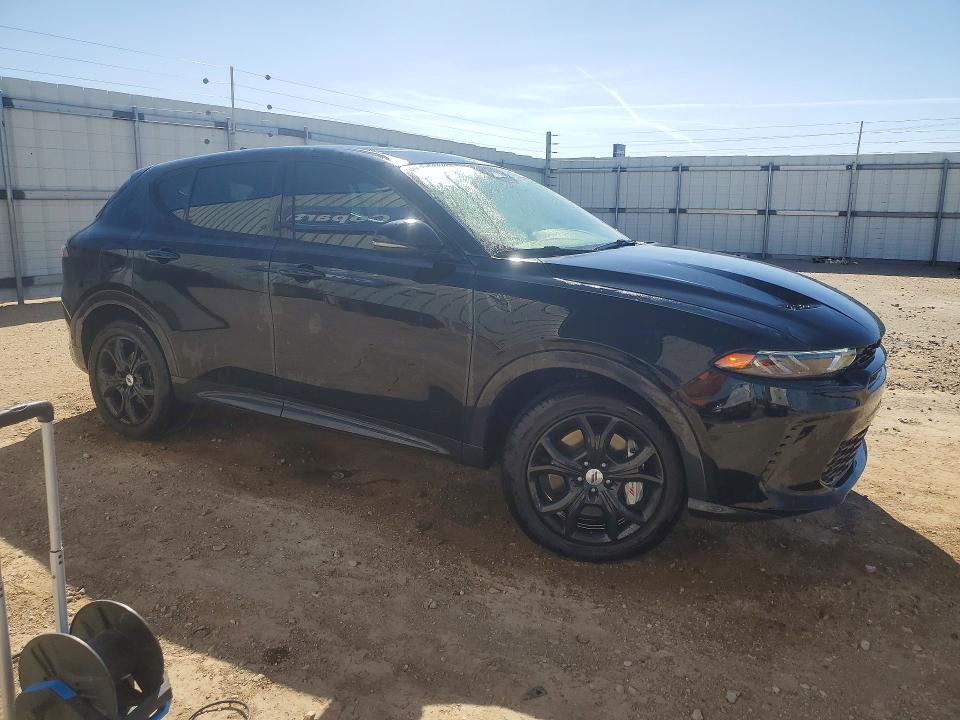 2024 Dodge Hornet VIN ZACPDFDW2R3A16932 COPART salvage auction — MINOR DENT/SCRATCHES, Tx - Certificate Of Title, sold $16,200 on 2026-07-07 (photo 4)