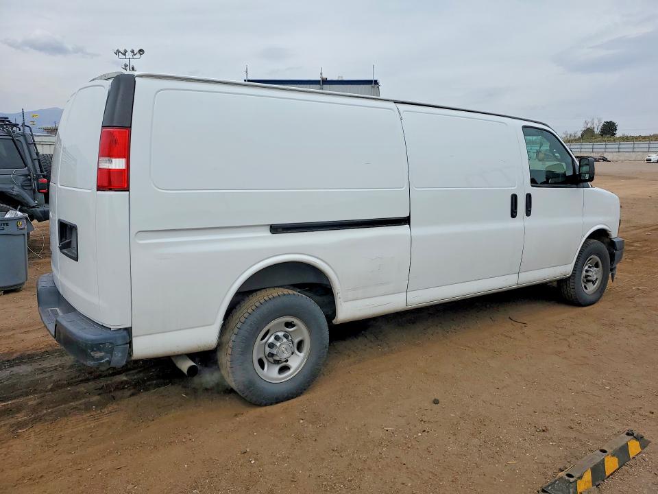 2018 Chevrolet Express VIN 1GCWGBFP0J1344154 COPART salvage auction — MINOR DENT/SCRATCHES, Ca - Dis/Dlr/Exp Only Clean Title, sold $4,100 on 2026-07-20 (photo 3)