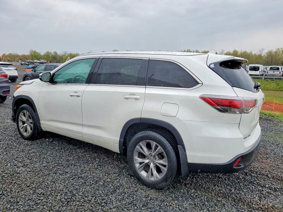 2015 Toyota Highlander VIN 5TDJKRFHXFS173630 COPART salvage auction — FRONT END, Nj - Cert Of Title-Salvage, sold $7,900 on 2026-07-31 (photo 2)