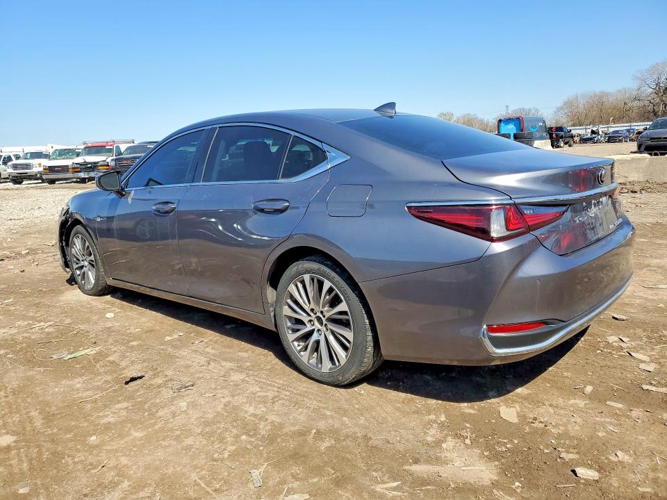 2018 Lexus Is VIN 58AD11D14MU005227 COPART salvage auction — FRONT END, IL - SALVAGE CERTIFICATE, sold $11,000 on 2026-07-29 (photo 2)