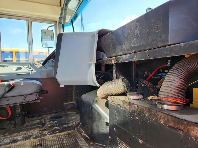 2014 Ic VIN 4DRBUAAP5EB018709 COPART salvage auction — MECHANICAL, Ab - Bos - Active, sold $2,500 on 2026-07-30 (photo 9)