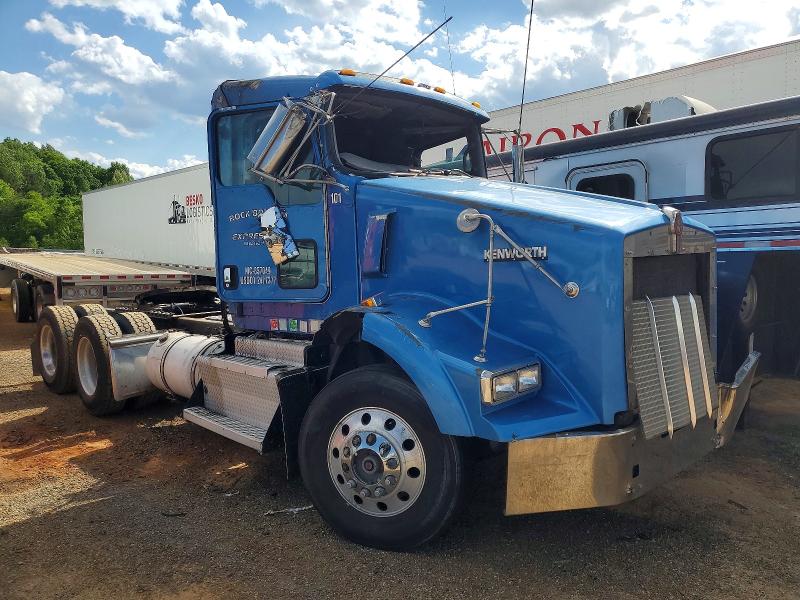 2016 Kenworth T800 VIN 1XKDD49X5GJ130121 COPART salvage auction — ROLLOVER, NC - SALVAGE CERTIFICATE OF TITLE, sold $2,000 on 2026-07-30 (photo 1)