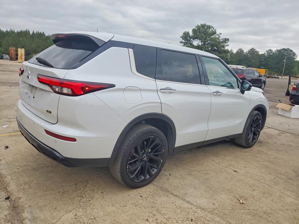 2023 Mitsubishi Outlander VIN JA4J3UA80PZ036214 COPART salvage auction — SIDE, Sc - Cert Of Title-Salvage, sold $8,100 on 2026-07-10 (photo 3)
