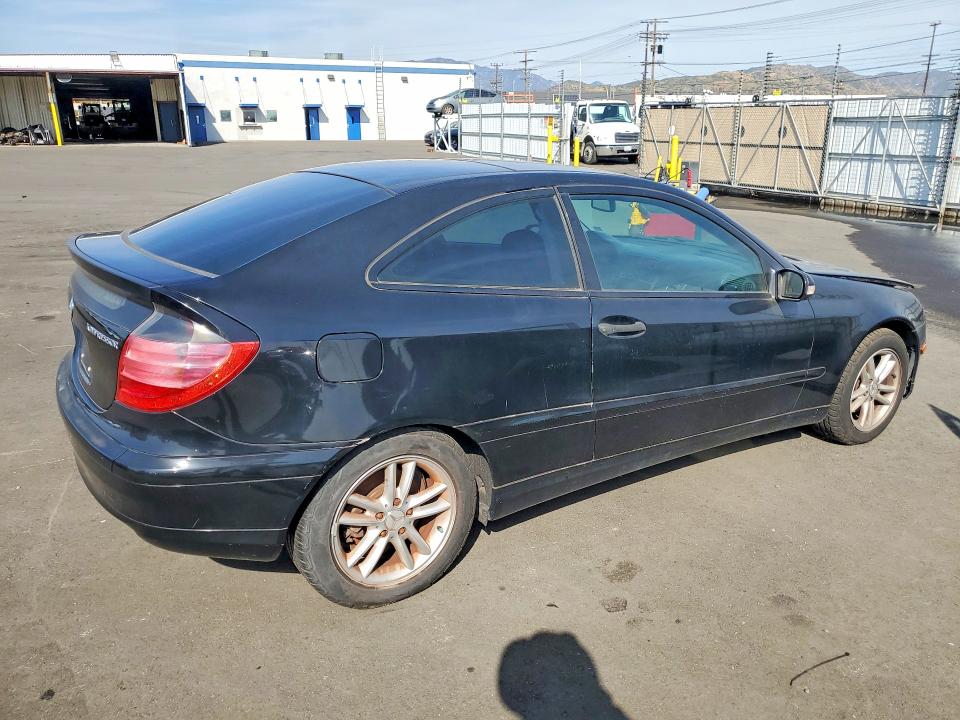 2002 Mercedes-benz C class VIN WDBRN47J12A254519 COPART salvage auction — MINOR DENT/SCRATCHES, Ca - Dis/Dlr/Exp Only Clean Title, sold $300 on 2026-07-29 (photo 3)