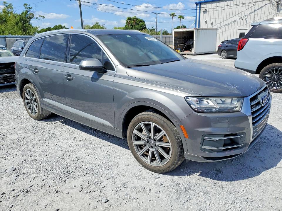 2017 Audi Q7 VIN WA1LAAF7XHD033655 COPART salvage auction — NORMAL WEAR, FL - CERTIFICATE OF TITLE (P), sold $4,700 on 2026-07-31 (photo 4)