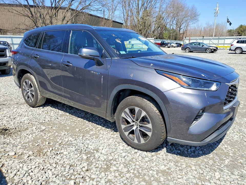 2021 Toyota Highlander VIN 5TDGARAH4MS506356 COPART salvage auction — SIDE, Id - Salvage Certificate Of Title, sold $15,700 on 2026-07-16 (photo 4)