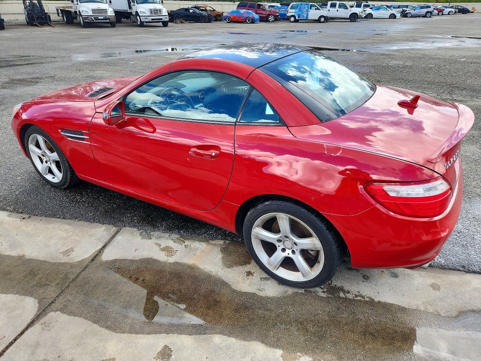 2012 Mercedes-benz Slk-klasse VIN WDDPK4HA4CF034818 COPART salvage auction — REAR END, NJ - DIS/DLR/EXP ONLY CLEAN TITLE, sold $2,450 on 2026-07-29 (photo 2)