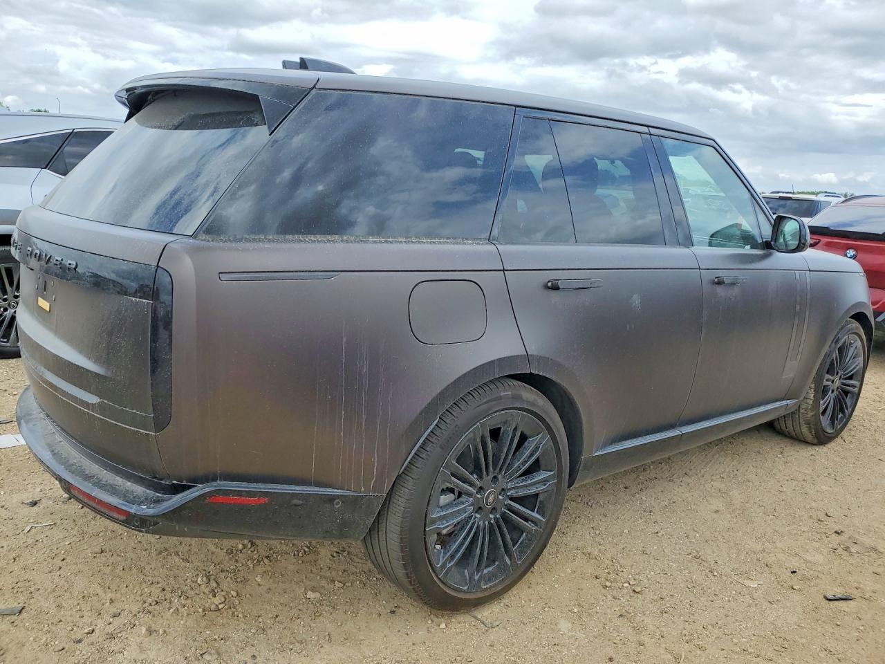 2025 Land Rover Range Rover VIN SALKP9FU2SA318159 COPART salvage auction — Stripped, TX - SALVAGE VEHICLE TITLE, sold $72,000 on 2026-06-25 (photo 3)