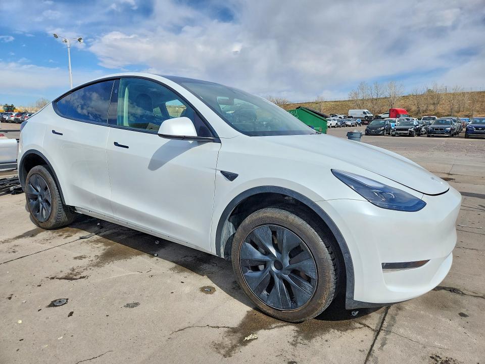 2024 Tesla Model y VIN 7SAYGDEE6RA291855 COPART salvage auction — SIDE, Sd - Cert Of Title-Salvage, sold $275 on 2026-07-20 (photo 4)