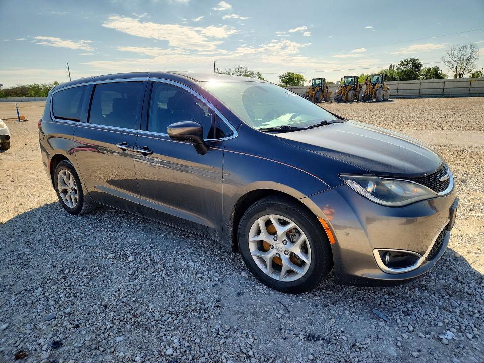 2017 Chrysler Pacifica VIN 2C4RC1BG6HR779968 COPART salvage auction — REAR END, Tx - Salvage Vehicle Title, sold $3,150 on 2026-07-02 (photo 4)