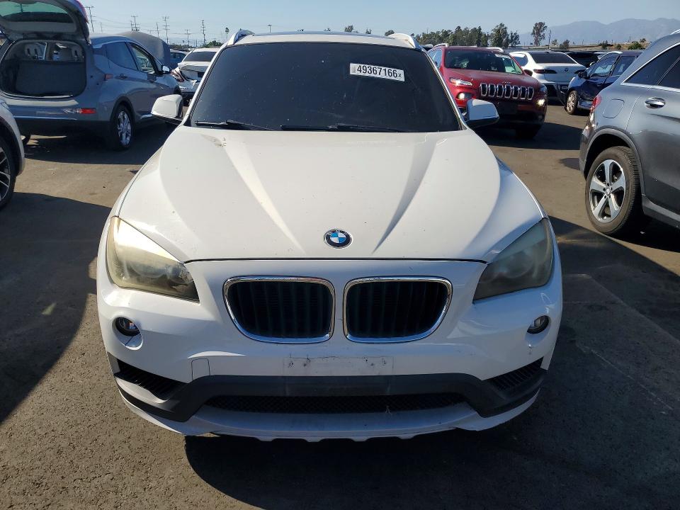 2015 BMW X1 VIN WBAVM1C54FVW56833 COPART salvage auction — MINOR DENT/SCRATCHES, Ca - Dis/Dlr/Exp Only Clean Title, sold $1,150 on 2026-07-08 (photo 5)