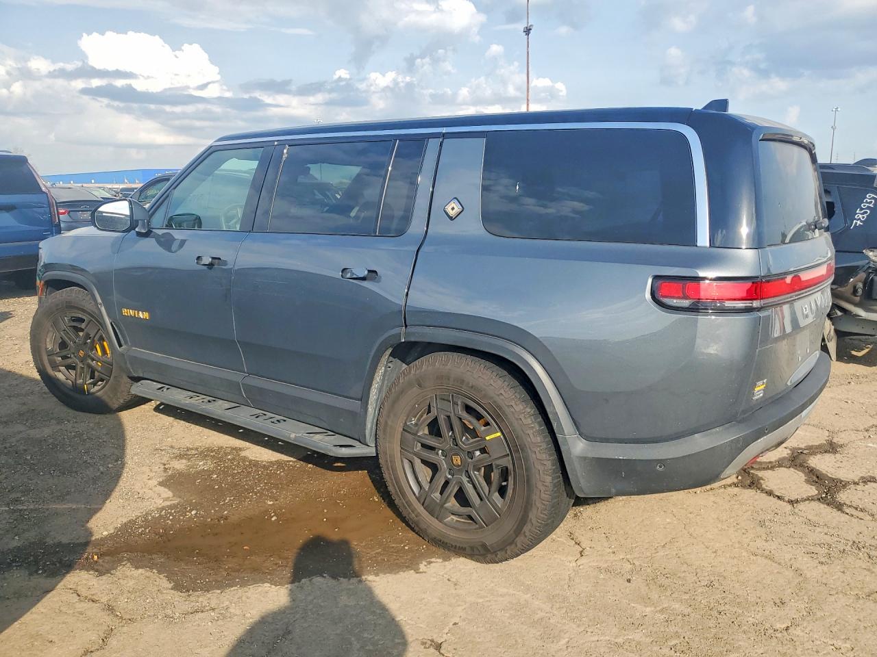 2023 Rivian R1S VIN 7PDSGABA3PN028350 COPART salvage auction — Side, MI - CERTIFICATE OF TITLE, sold $17,100 on 2026-10-02 (photo 3)