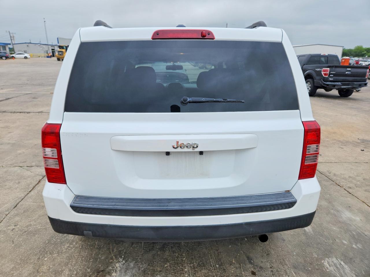 2017 Jeep Liberty (Patriot) VIN 1C4NJPBAXHD211339 COPART salvage auction — Side, Ct - Clean Title, sold $1,500 on 2026-07-09 (photo 6)