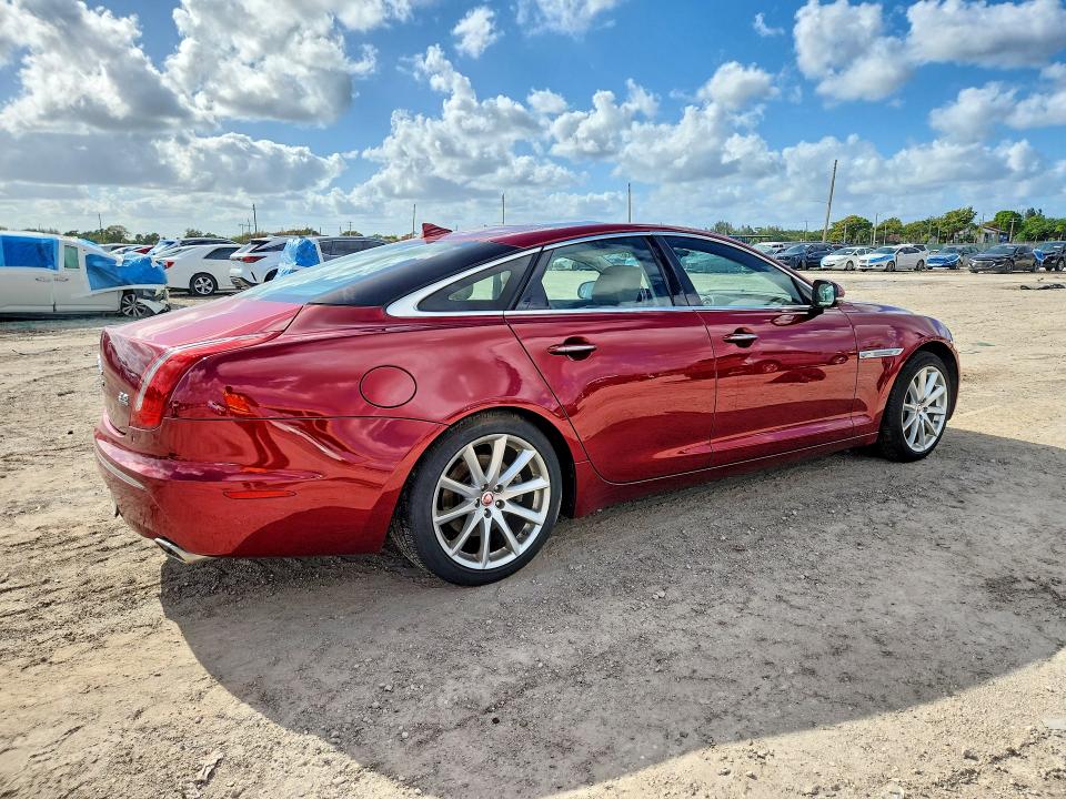 2014 Jaguar Xj VIN SAJWJ1CD4E8V66006 COPART salvage auction — NORMAL WEAR, Salvage Title, sold $400 on 2026-07-23 (photo 3)