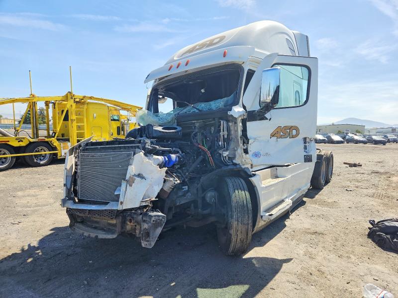 2023 Freightliner Cascadia 126 VIN 3AKJHHDR4PSNG7317 COPART salvage auction — ROLLOVER, CA - NON-REPAIRABLE VEHICLE CERT, sold $10,200 on 2026-09-03 (photo 9)