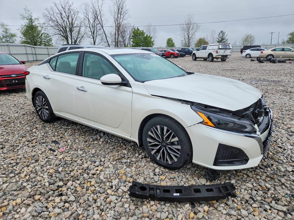 2023 Nissan Altima VIN 1N4BL4DV9PN302421 COPART salvage auction — FRONT END, Mi - Certificate Of Title, sold $10,900 on 2026-08-20 (photo 4)