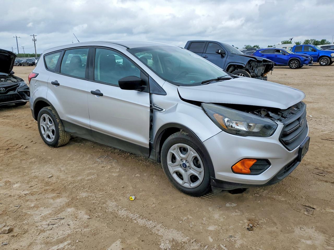 2019 Ford Escape VIN 1FMCU0F73KUA53739 COPART salvage auction — Front End, TX - SALVAGE VEHICLE TITLE, sold $1,850 on 2026-06-25 (photo 4)