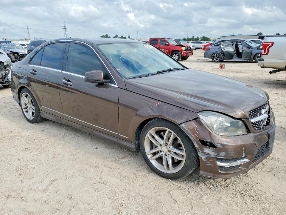 2013 Mercedes-benz C-klasse VIN WDDGF8AB3DA776169 COPART salvage auction — FRONT END, Tx - Salvage Vehicle Title, sold $1,300 on 2026-07-10 (photo 4)