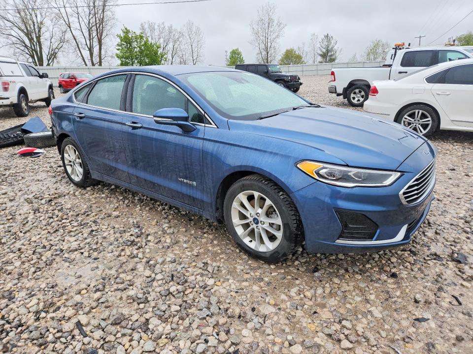 2019 Ford Fusion VIN 3FA6P0MU5KR147684 COPART salvage auction — ALL OVER, MI - CERTIFICATE OF TITLE, sold $1,800 on 2026-07-02 (photo 4)