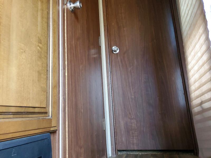 2016 Keystone rv . VIN 4YDF30526GA740861 COPART salvage auction — VANDALISM, TX - SALVAGE VEHICLE TITLE, sold $7,300 on 2026-07-30 (photo 5)
