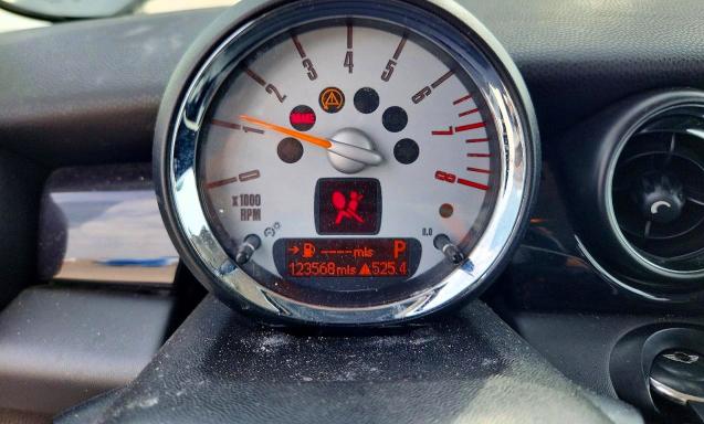 2009 Mini Cooper VIN WMWMM33579TP91585 COPART salvage auction — FRONT END, Tx - Certificate Of Title, sold $1,150 on 2026-07-06 (photo 9)