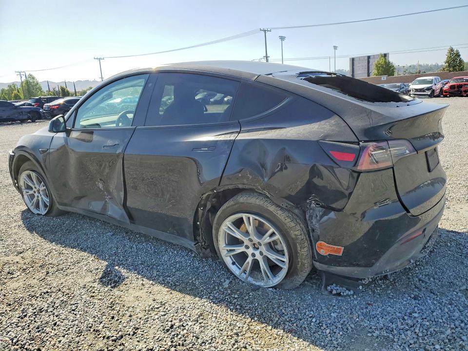 2020 Tesla Model y VIN 5YJYGDEE1LF029961 COPART salvage auction — SIDE, Salvage Title, sold $4,800 on 2026-07-15 (photo 2)